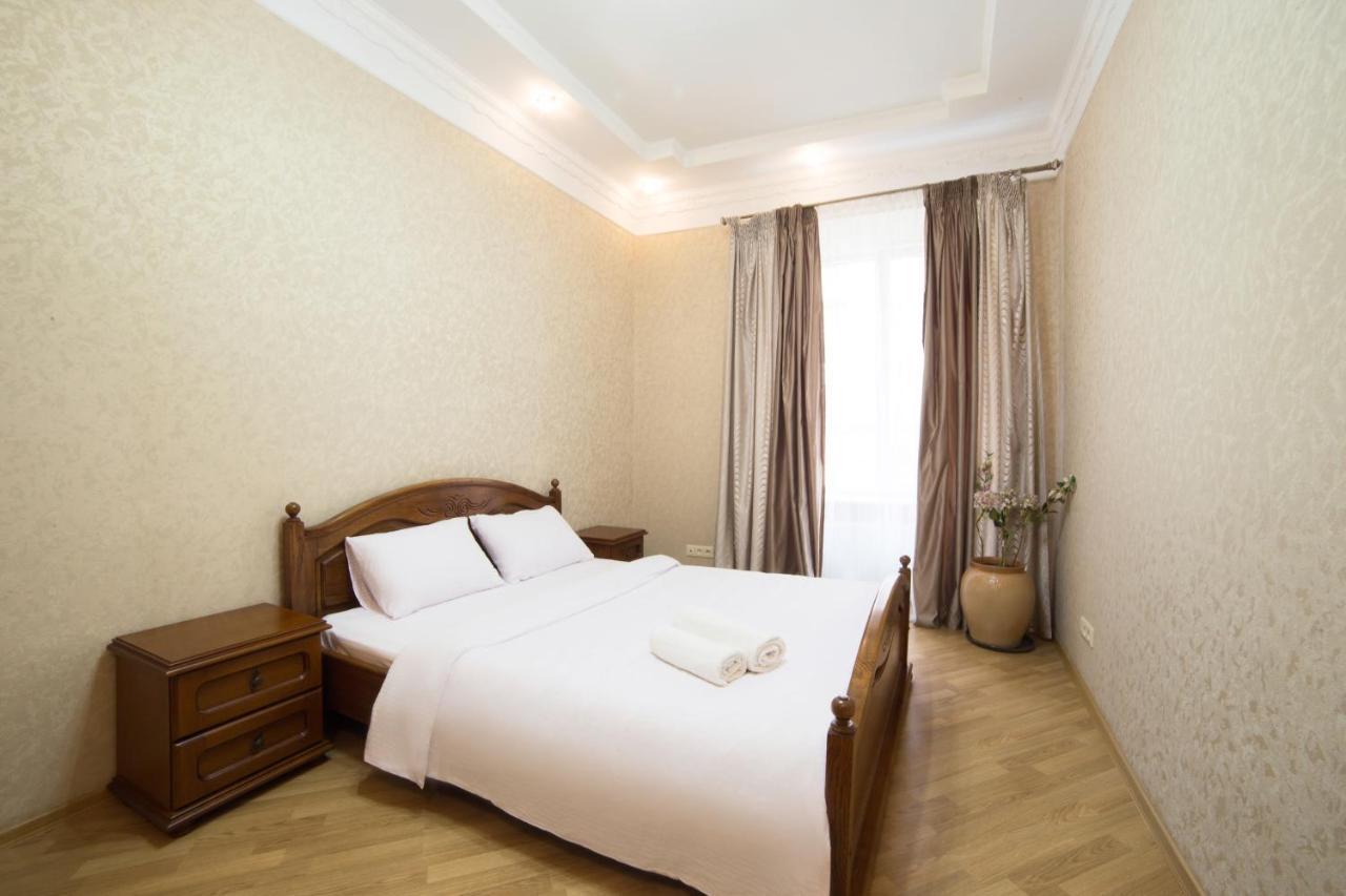 Apartment On Virmenska 3, With 2 Separate Bedrooms Lviv Eksteriør billede